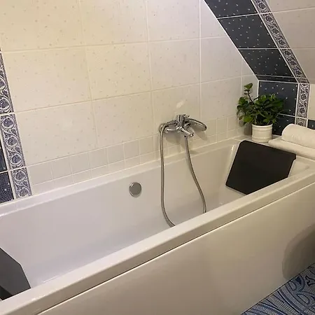 Stort Eksklusivt Vaerelse Med Eget Tekokken *