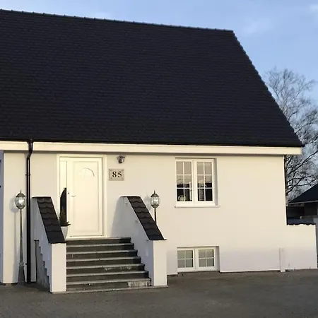 Stort Eksklusivt Vaerelse Med Eget Tekokken