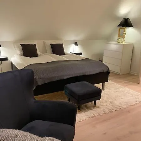 Stort Eksklusivt Vaerelse Med Eget Tekokken