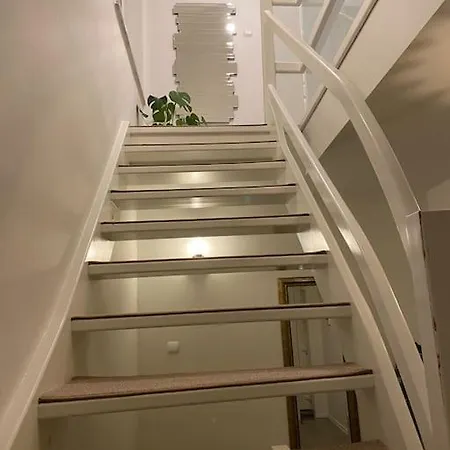 Appartement Stort Eksklusivt Vaerelse Med Eget Tekokken